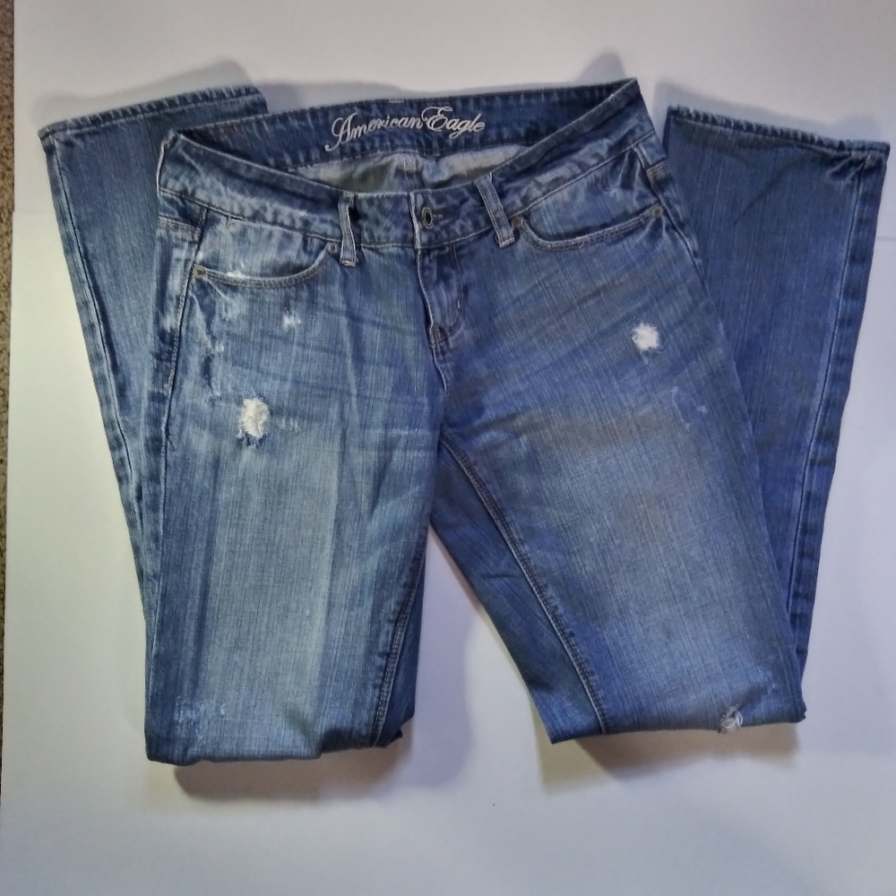 American Eagle distressed jeans size 4.